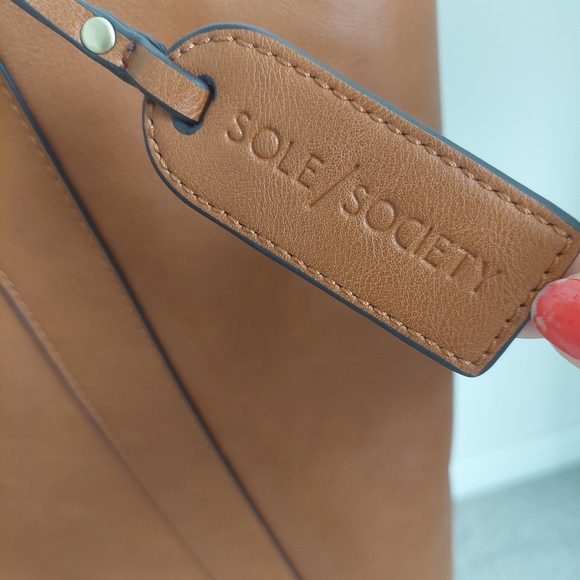 Sole Society Tote w/ wristlet - Picture 3 of 4